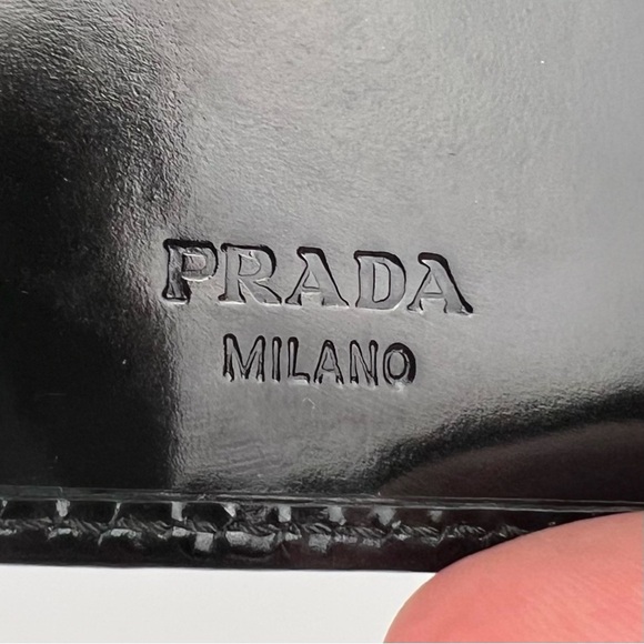 Prada Patent leather compact wallet - Picture 5 of 7